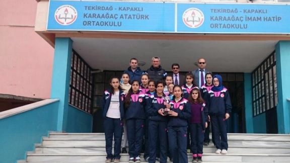 Kapaklı Karaağaç Atatürk Ortaokulu ve İmam Hatip Ortaokulu Küçük Kızlar Futbol Takımımız Tekirdağ İl Birincisi olmuştur.