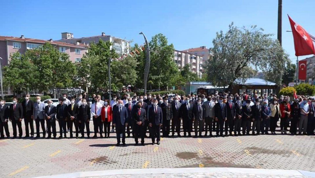 19 Mayıs Atatürk'ü Anma, Gençlik ve Spor Bayramı Çelenk Töreni Yapıldı.