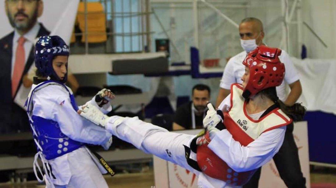 Öğrencimiz Buse SERTEL Türkiye Gençler Taekwondo Şampiyonasında Türkiye 6. oldu.