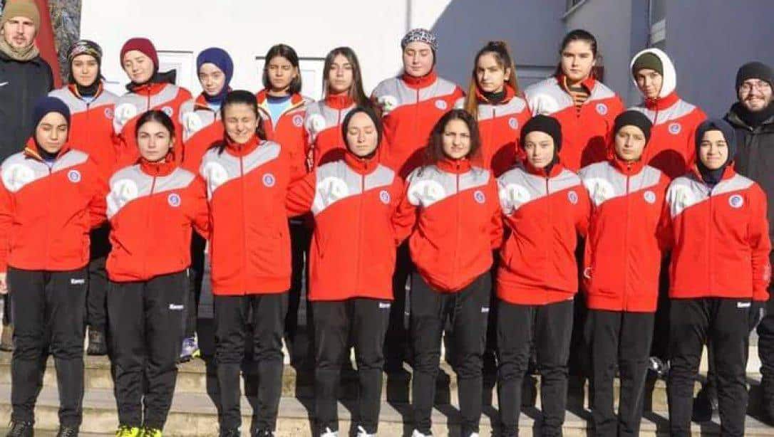 Kapaklı Anadolu İmam Hatip Lisesi Kız Futbol Takımı; Tekirdağ Şampiyonu Bölge Finalinde 4.Oldular.
