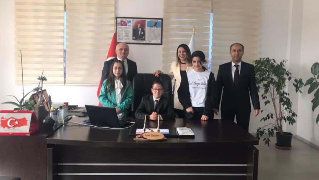 23 Nisan Ulusal Egemenlik ve Çocuk Bayramın'da İlçe Milli Eğitim Müdürlüğü Koltuğunu Çağrı ALTINTAŞ Devraldı.