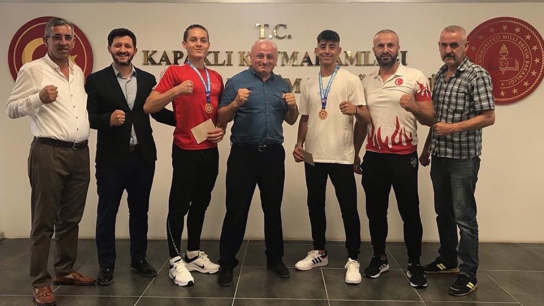 Kıck Boks Türkiye Şampiyonasında Kendi Kilolarında  TÜRKİYE ŞAMPİYONU Oldular