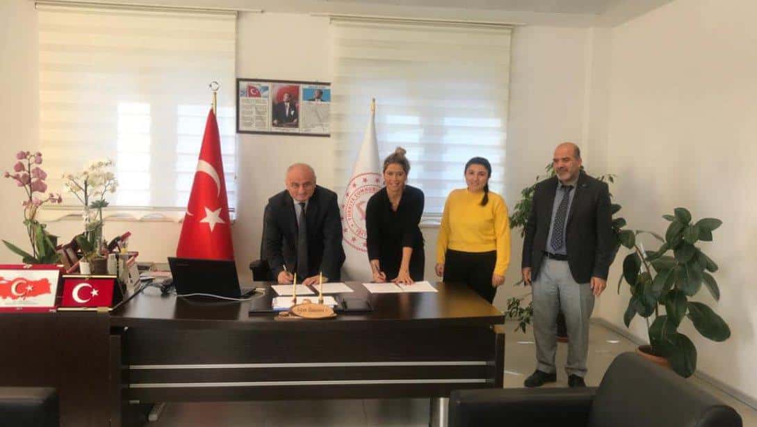 Milli Eğitim Müdürlüğümüz İle Artesa Tekstil Arasında Eğitimde İşbirliği Protokolü İmzaladı.