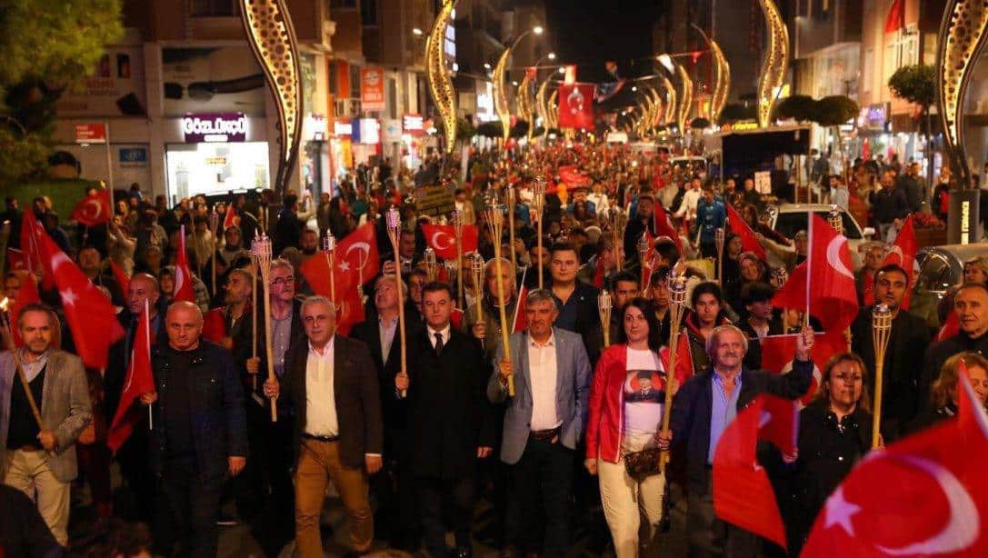 29 Ekim Cumhuriyet Bayramı Kutlamaları Çerçevesinde  Fener Alayı Düzenlendi.