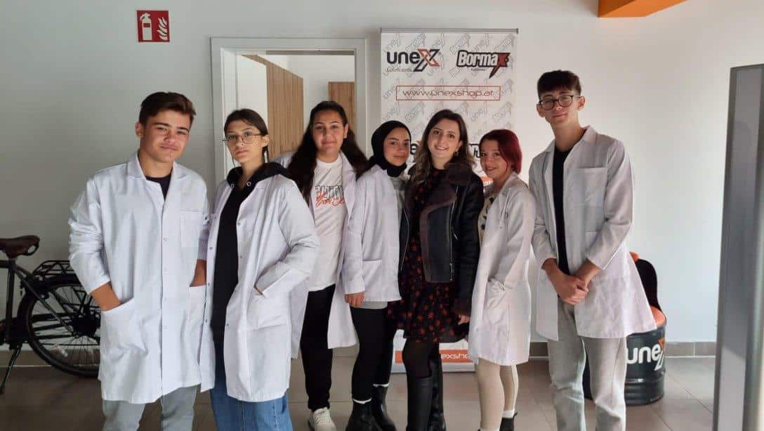 Şehit Kadir Dadaş Mesleki ve Teknik Anadolu Lisesi Öğrencilerimiz  Erasmus Projesi Kapsamında Avusturya Viyana'da Kimya Stajlarını Yaptılar.