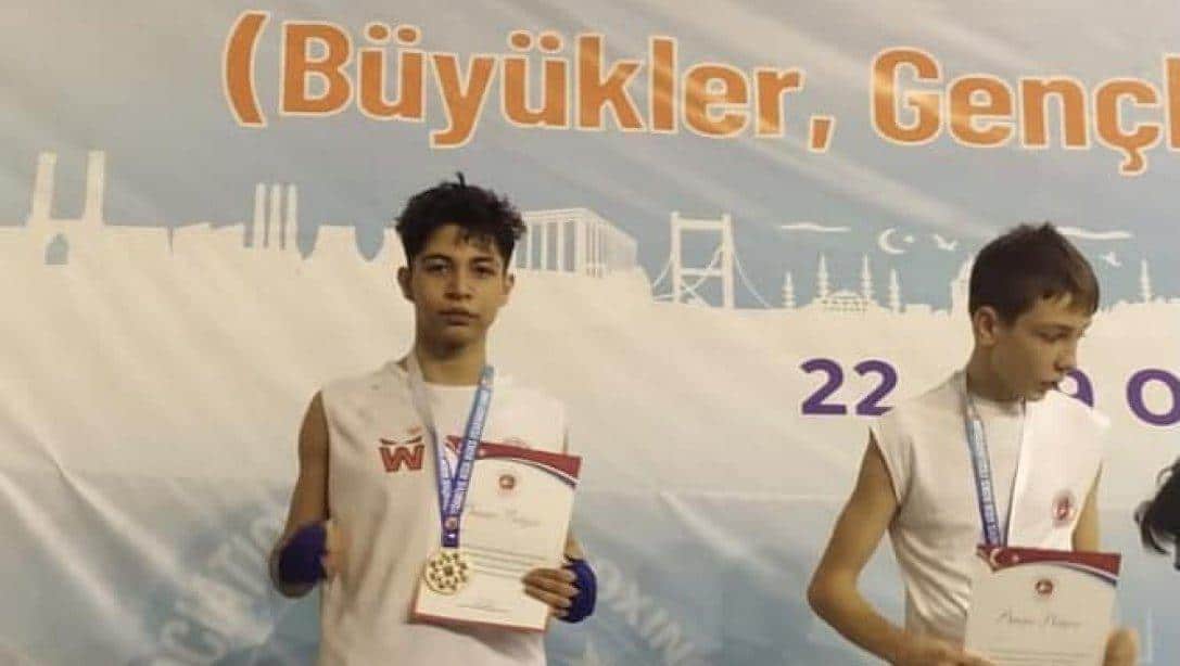 ÇOSB MTAL Öğrencimiz Ali BULDUK Kick Boks Türkiye İkincisi Olarak Dünya Şampiyonasına Davet Aldı.