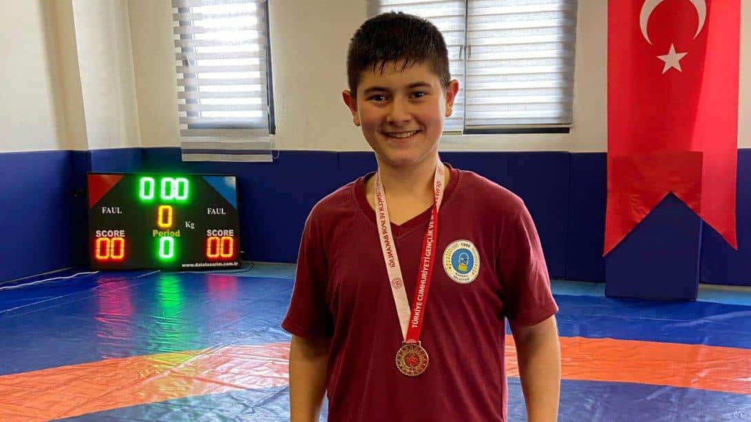 70 Kg Serbest Stil Güreş Müsabakalarında B Genç Kategorisinde Tekirdağ Şampiyonu İbrahim Çadırcıbaşı Oldu.