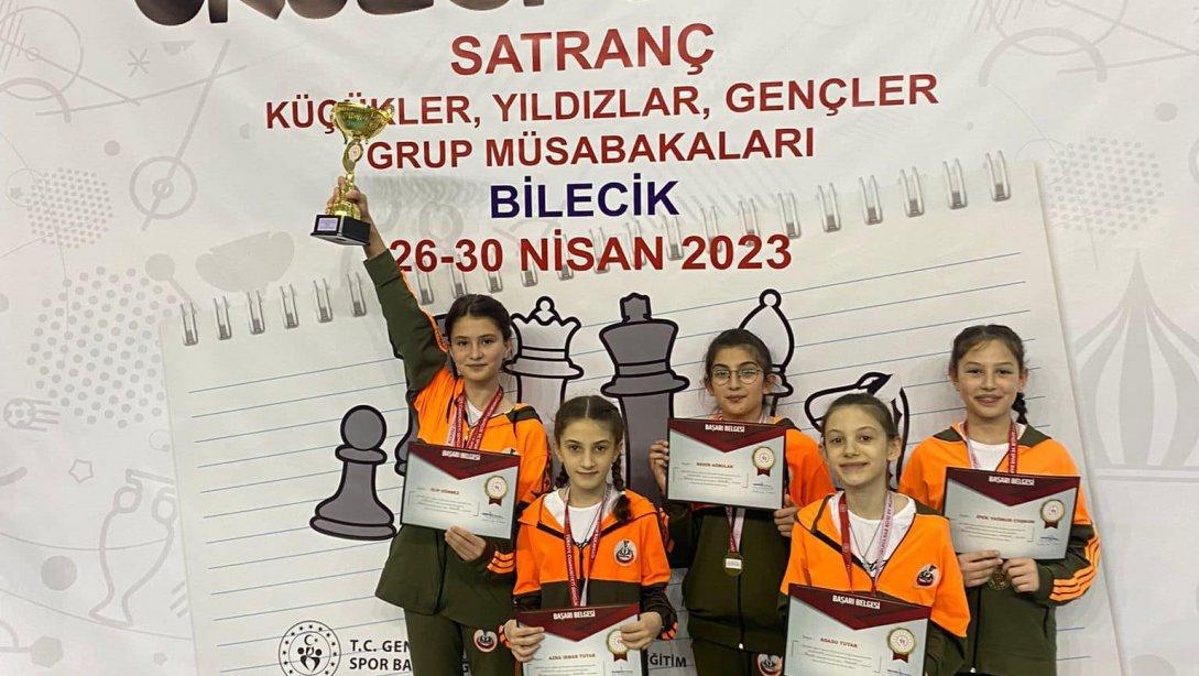 Nazmiye Seyfettin Koçak Ortaokulumuz Bilecik 'te Yapılan Turnuvada  Satranç Bölge Şampiyonu Oldu.