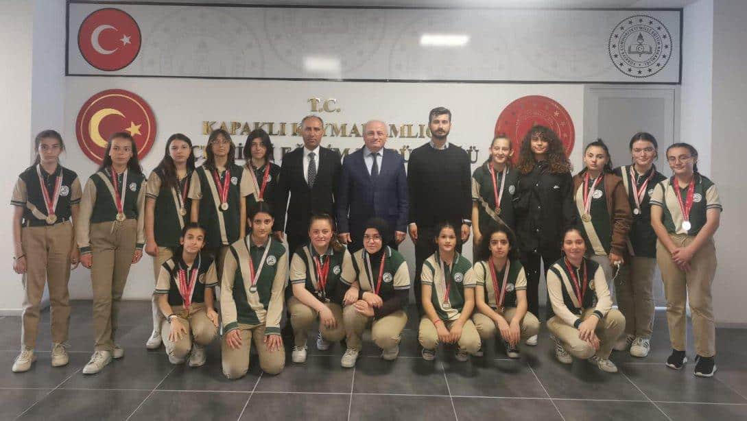 Gazi Ortaokulumuz Kız Futbol Takımı Bölge Şampiyonu Oldu.