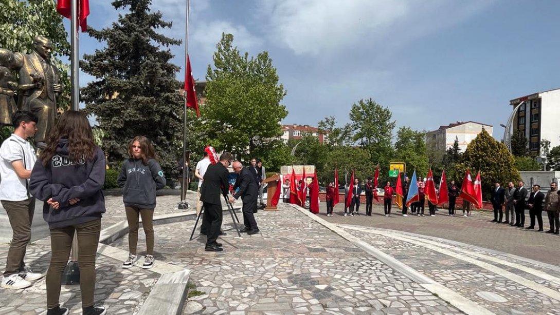 Gençlik Haftası Etkinlikleri  Atatürk Anıtı'na Çelenk Sunma Programı İle Başladı.