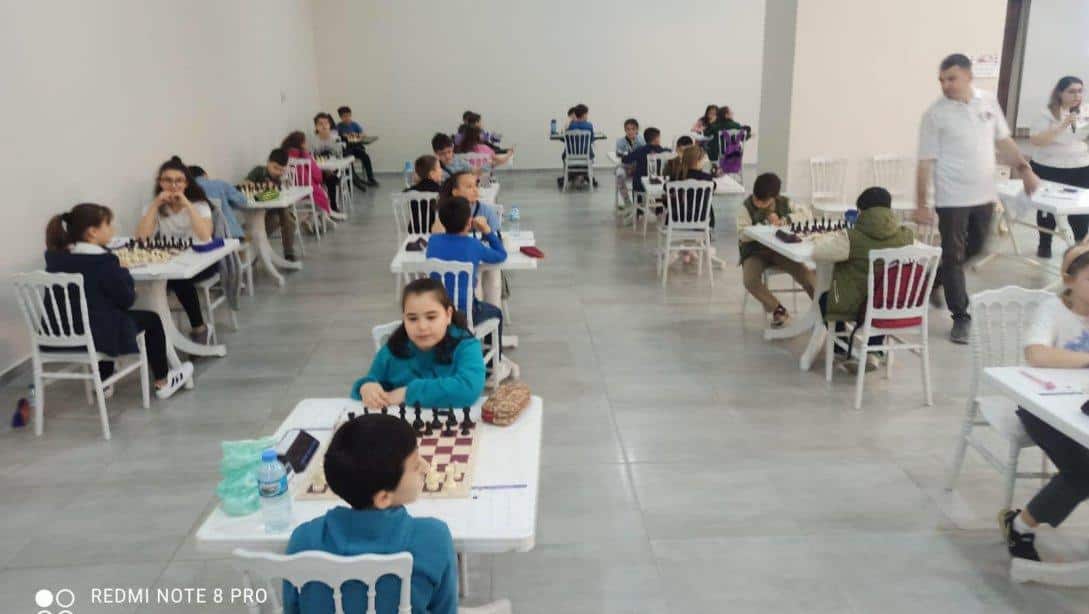 19 Mayıs Atatürk 'ü Anma Gençlik ve Spor Bayramı Kapsamında İlçemizde Satranç Turnuvası Düzenlendi.