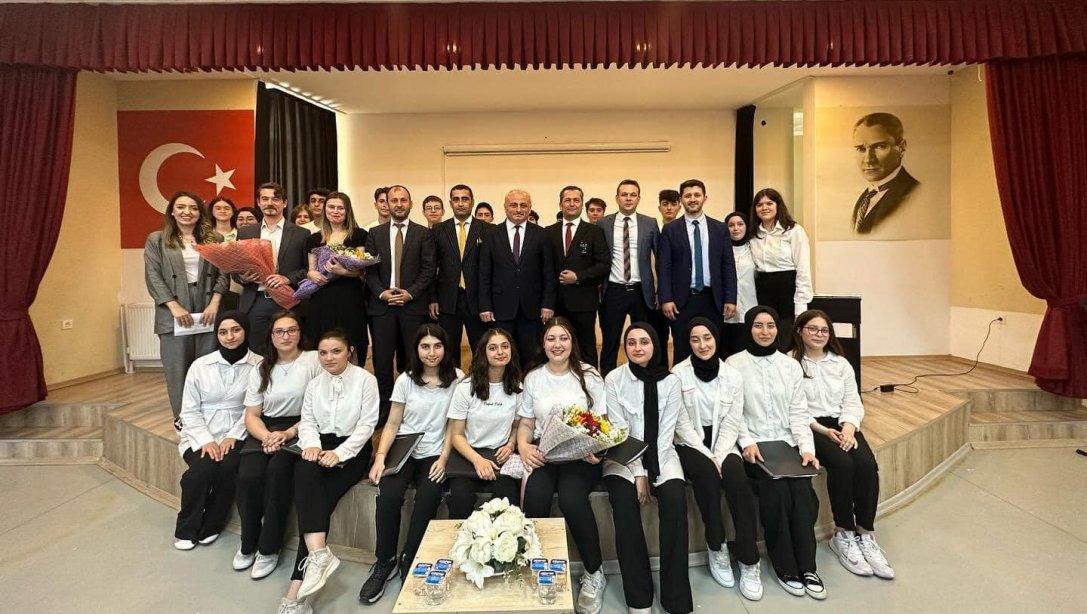 Ertuğrul Gazi Anadolu Lisesi Korosu Yıl Sonu Konseri Verdi.