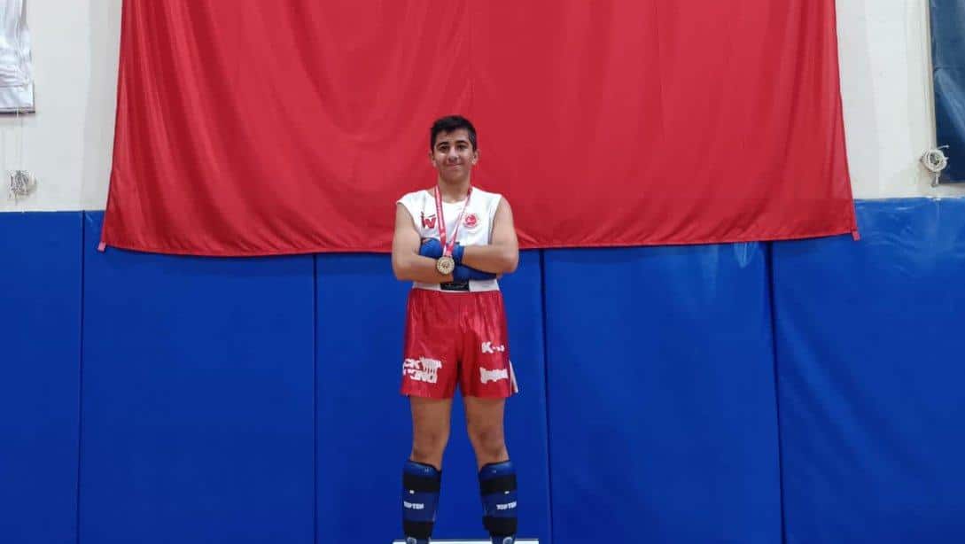 Halil Efe Özkaraca 29 Ekim Cumhuriyet Kupası Kıck Box Turnuvasında 52 Kilo Yıldızlar Grubunda Tekirdağ Şampiyonu Oldu.