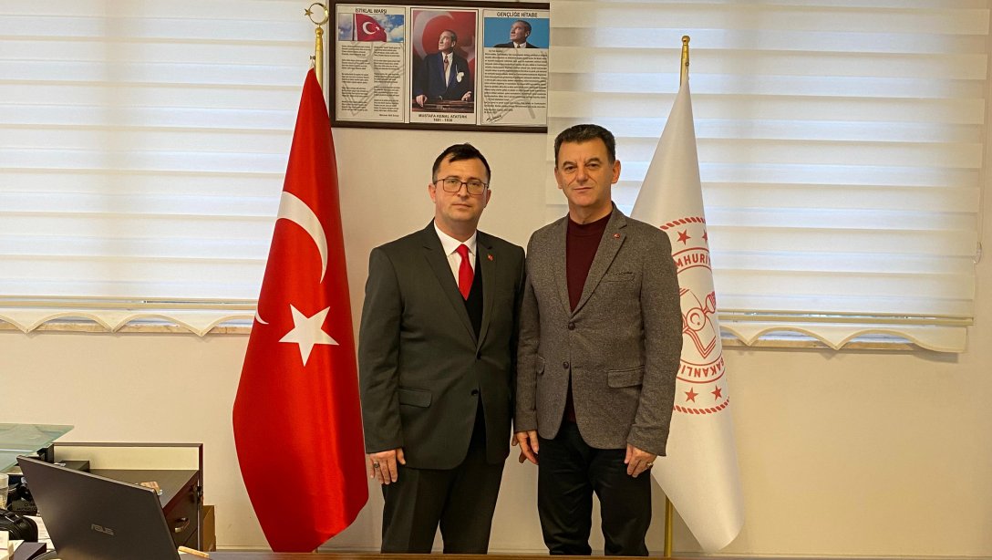 İlçe Milli Eğitim Müdürü Olarak Atanan Halil VARDI'yı Belediye Başkanı Mustafa ÇETİN  Ziyaret Etti.