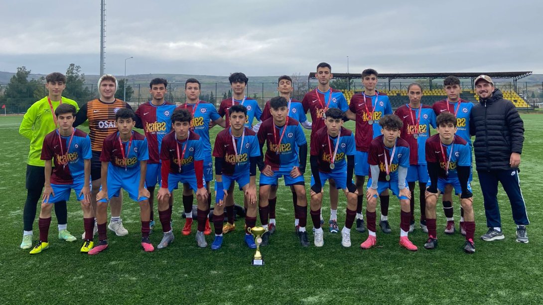 Oktay Sinanoğlu Anadolu Lisesi Erkek Futbol Takımımız;