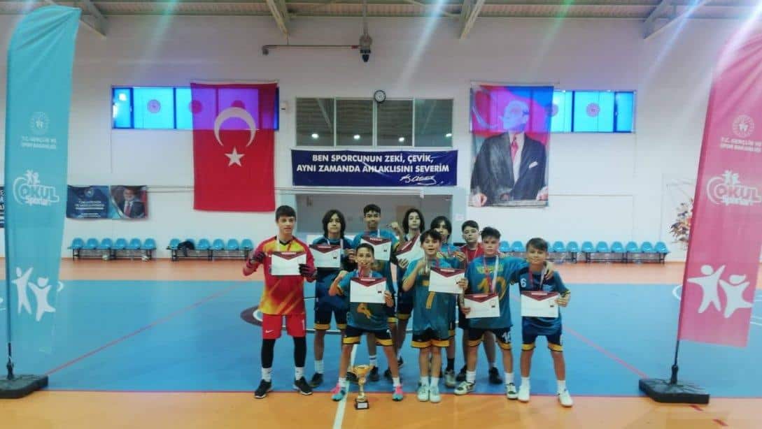 Yıldızkent Ortaokulu Futsal Takımımızdan Büyük Başarı