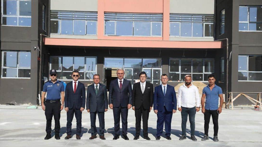 Tekirdağ Valimiz Sayın Recep SOYTÜRK yapım aşamasında olan Kapaklı Mehmet Elfide Erdegül İlkokulu ve Kapaklı Türkiye Odalar ve Borsalar Birliği Ortaokulu'nu ziyaret ettiler.